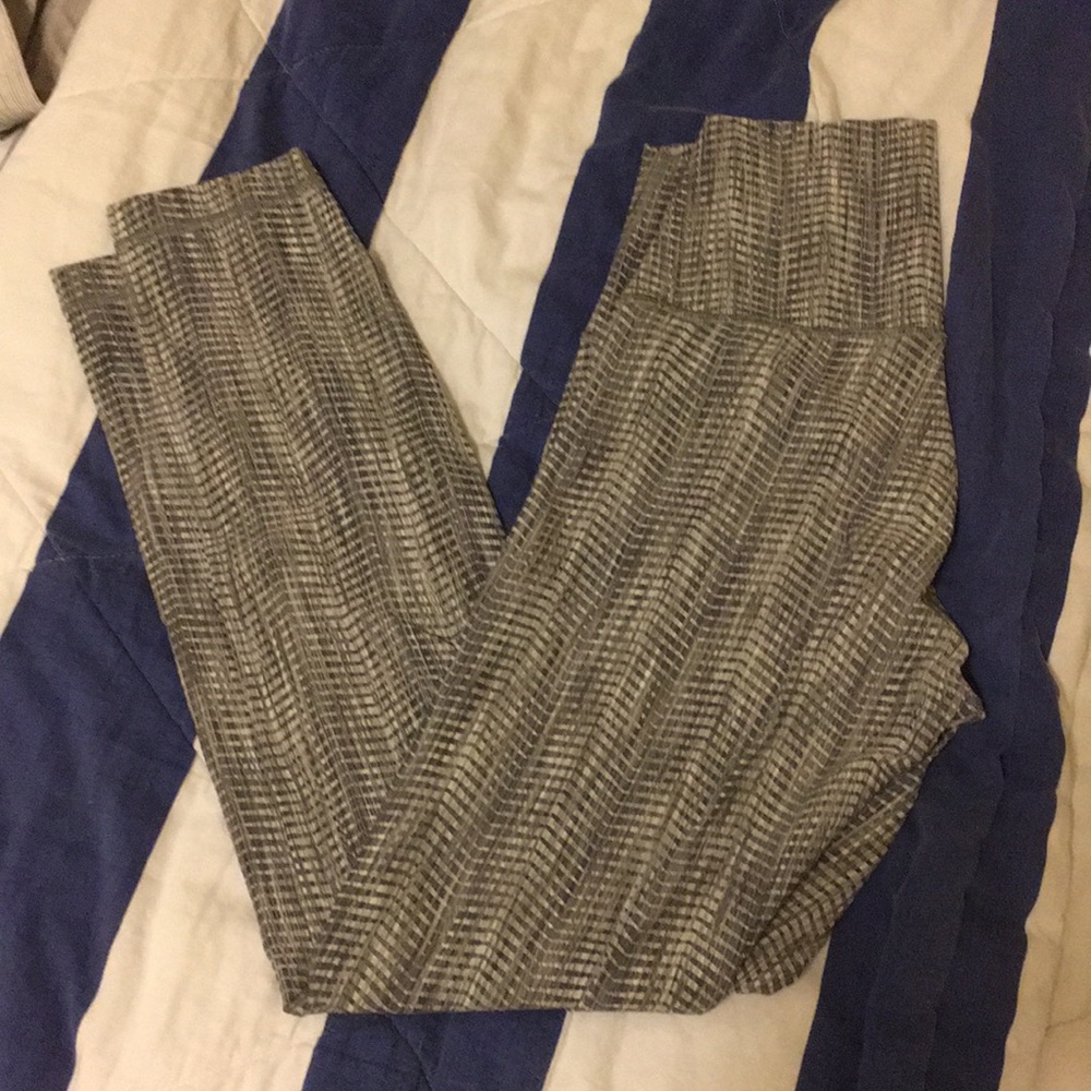 Lululemon size 6 wunder under 7/8 tights